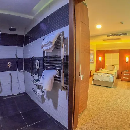 Blueline Hotel